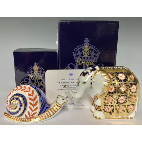 3220 - A Royal Crown Derby paperweight, The Yorkshire Rose Elephant, limited edition 408/500, certificate, ... 