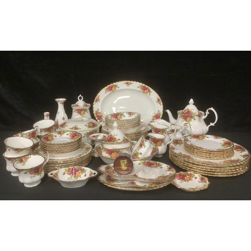 3268 - A Royal Albert Old Country Roses pattern dinner and tea service for six, comprising dinner plates, d... 