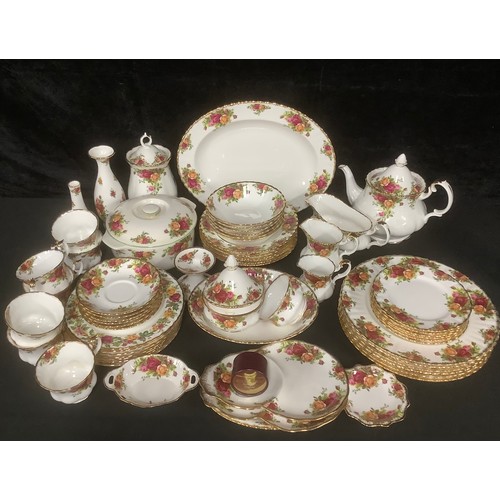 3268 - A Royal Albert Old Country Roses pattern dinner and tea service for six, comprising dinner plates, d... 