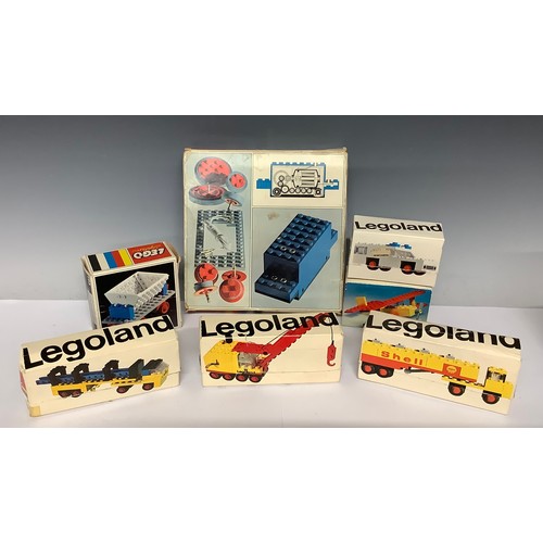 3325 - Toys & Juvenalia - a collection of Lego sets, comprising No.621 Shell tanker truck, boxed; No.643 mo... 