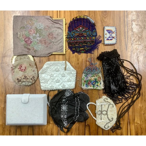 3332 - Vintage Fashion - beadwork bags, evenings purses, etc