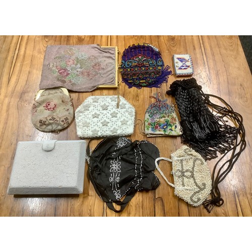 3332 - Vintage Fashion - beadwork bags, evenings purses, etc