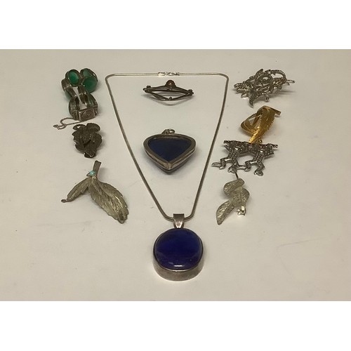 3335 - Jewellery - two lapis 925 silver plated pendants; a rolled gold brooch as two intertwining feathers;... 