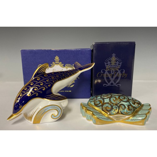 3019 - A Royal Crown Derby paperweight, Cromer Crab, exclusive for Royal Doulton, gold stopper, signed in g... 