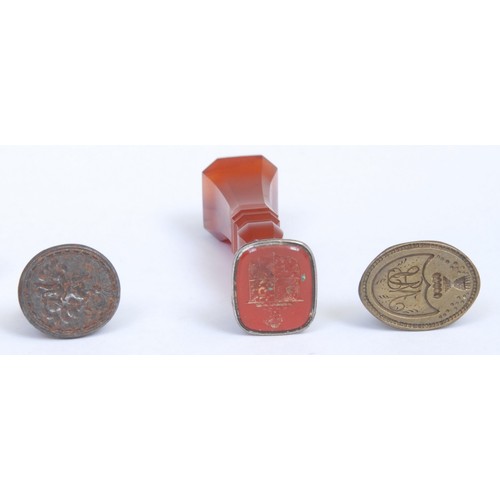 2064 - Seals - Heraldry - a 19th century agate desk seal, the carnelian matrix intaglio carved with an armo... 