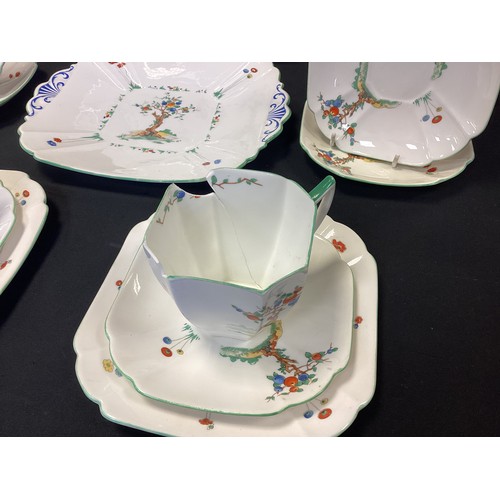 93 - A Shelley ‘Crabtree’ part tea service comprised of; a pair of picnic plates, two tea cups, saucers, ... 