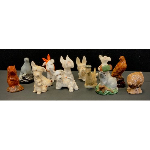 95 - A Beswick figure, Toothache Terrier, others Ladybird Tail, Ladybird Nose , concertina player etc, wa... 