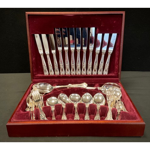 A Newbridge silver plated canteen Kings pattern canteen for six, cased