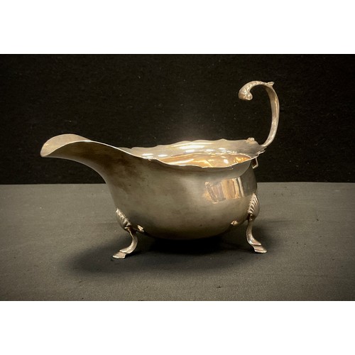 318 - A silver sauce boat, Birmingham 1910, 216.8g