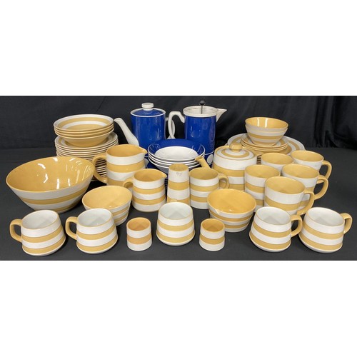 100 - A T.G. Green Gold Cornishware part dinner and tea service, comprising dinner plates, dessert plates,... 