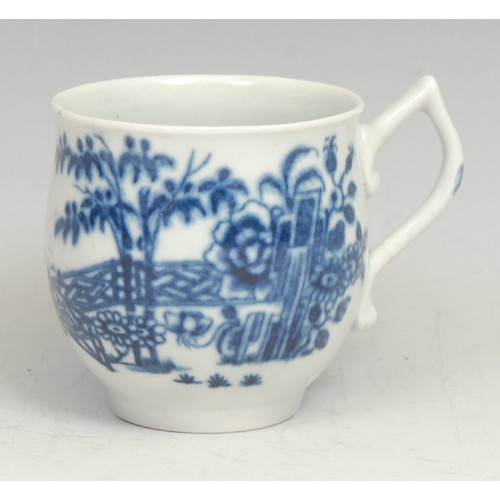 160 - An early Worcester Plantation pattern bell shaped coffee cup, decorated in underglaze blue, tau-shap... 