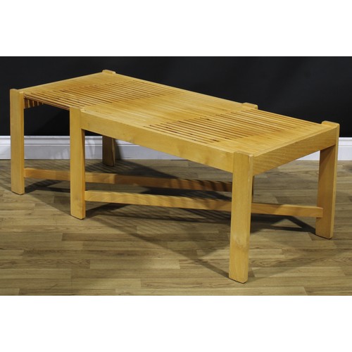 197 - A mid-20th century design American beech and oak expanding coffee table, in the manner of John Keal ... 