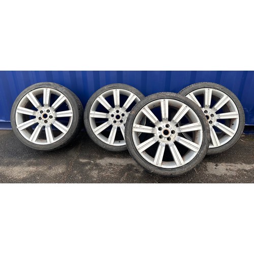 447 - A set of four Range Rover 22” alloy wheels, 285/35ZR22 106W