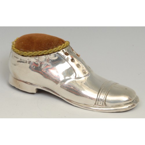 395A - A large Edwardian silver novelty pin cushion, as a shoe, 13cm long, S Blanckensee & Sons Ltd, Birmin... 