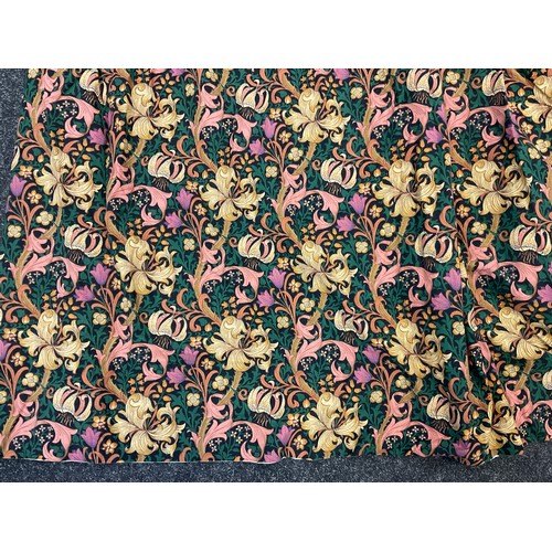 50 - Interior furnishings, textiles - a pair of William Morris design lined curtains, Golden lily pattern... 