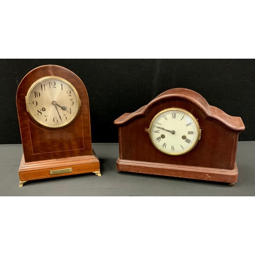 75 - An early 20th century inlaid mahogany dome top clock, silvered dial, bold Arabic numerals, eight day... 