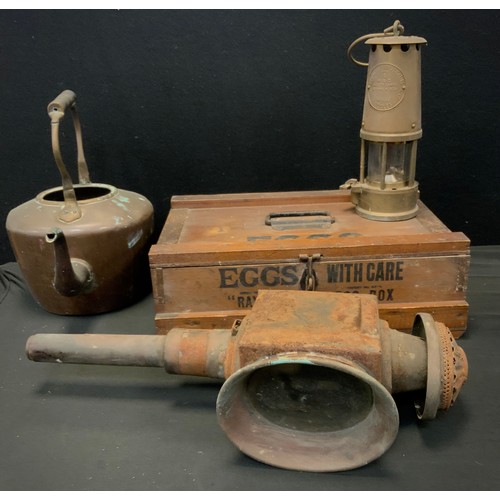 100 - A vintage wooden egg box; Eccles miners safety lamp, railway carriage lamp, copper kettle, (4).