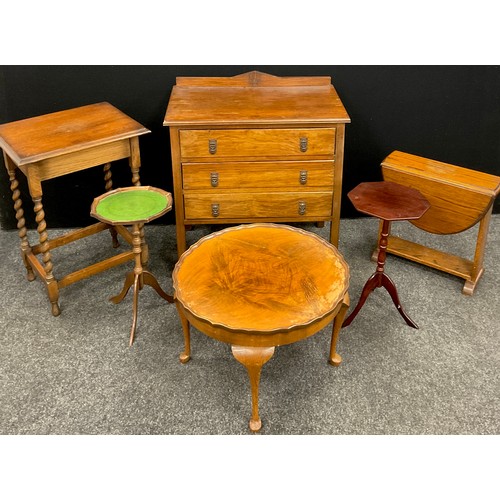 102 - A 1950’s oak small chest of drawers, 83.5cm high x 75cm wide x 43.5cm deep;  an oak side table, c.19... 