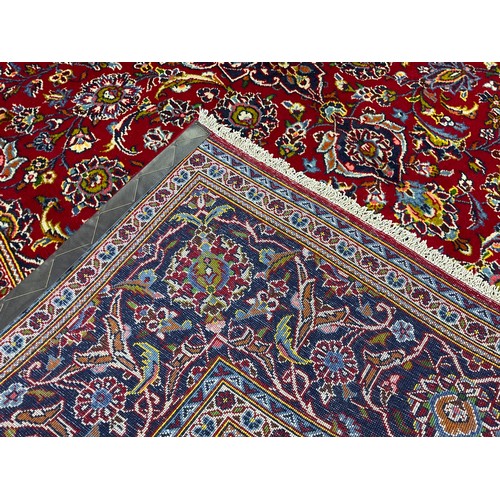 199 - A Central Persian Kashan carpet, 300cm x 200cm.