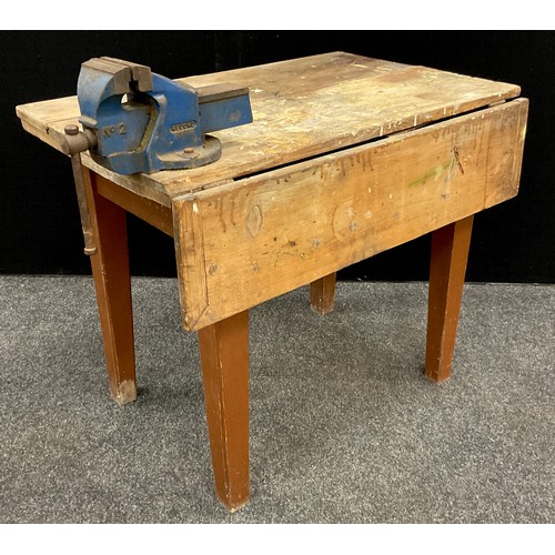 247 - A pine work shop bench / table, with no. 2 Record vice, 72cm high x 86.5cm x 56cm (75cm with drop le... 