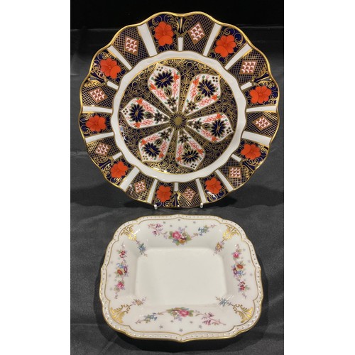 28 - A Royal Crown Derby Imari 1128 pattern shaped circular plate, 22cm diameter, first quality; a Royal ... 