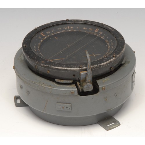 3378 - A type P8 aircraft compass, No.CA130/43, the dial 11.5cm diam, mahogany box