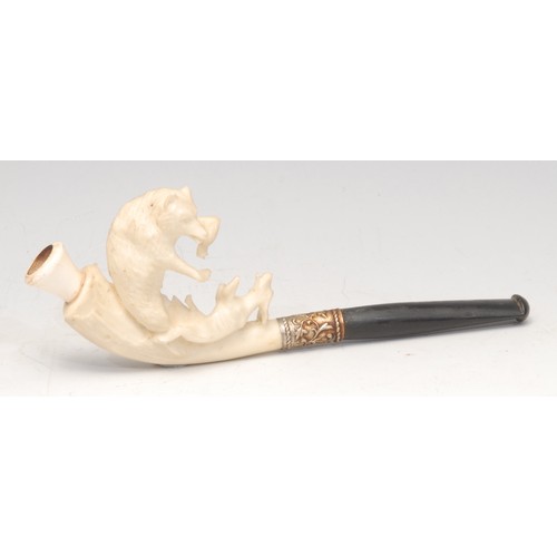 3107 - A German meerschaum novelty cheroot holder, carved with a retriever dog, 7.5cm long, early 20th cent... 