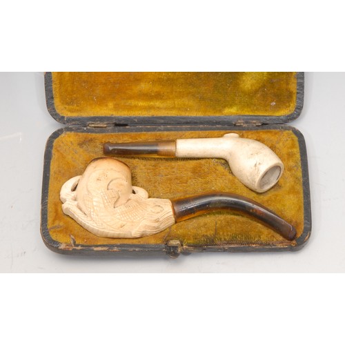 3106 - A German meerschaum novelty cheroot holder, carved as a hand holding a rose, 8cm long, early 20th ce... 