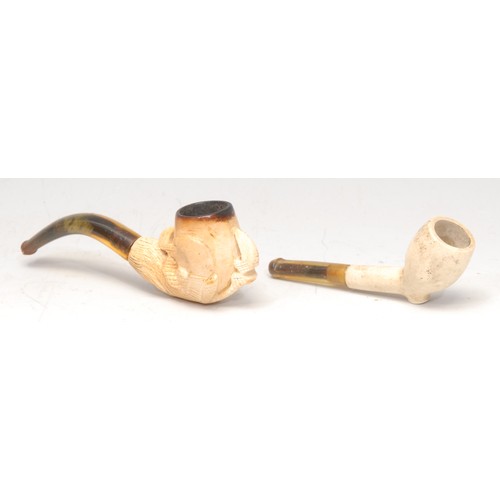 3106 - A German meerschaum novelty cheroot holder, carved as a hand holding a rose, 8cm long, early 20th ce... 