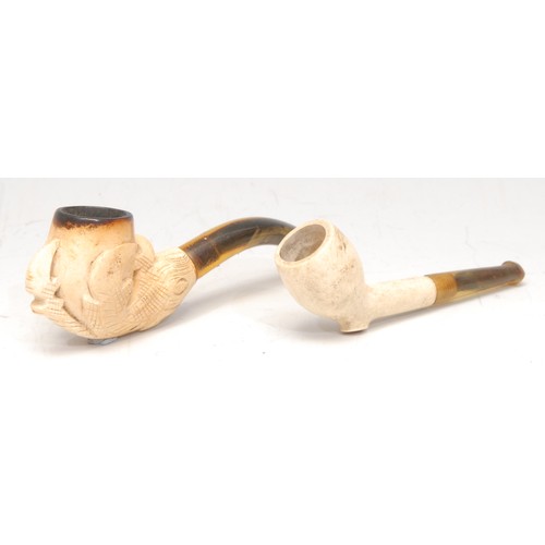 3106 - A German meerschaum novelty cheroot holder, carved as a hand holding a rose, 8cm long, early 20th ce... 