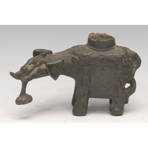 3066 - A Chinese bronze vessel, cast as a beast in the Archaic taste, 13cm long