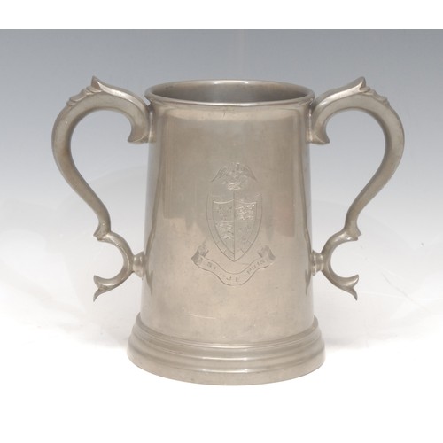 3243 - Cambridge University - a pewter loving cup, engraved with the arms of St John’s College, 17.5cm high... 