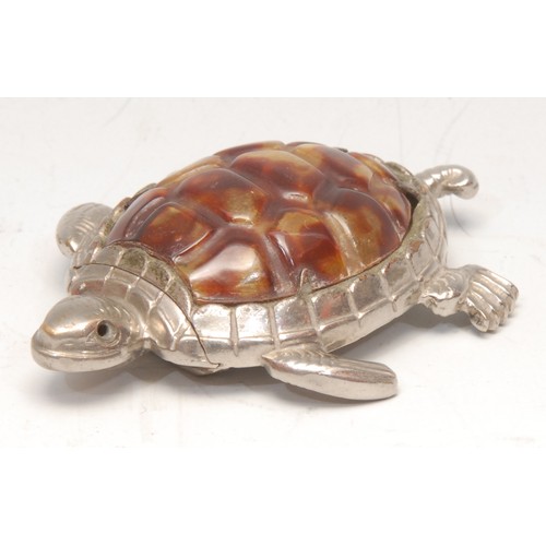 3211 - An early 20th century novelty vesta case, as a turtle, 5.5cm long