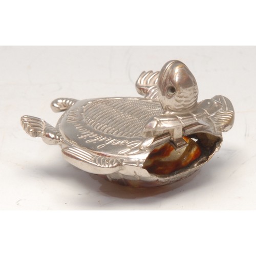 3211 - An early 20th century novelty vesta case, as a turtle, 5.5cm long