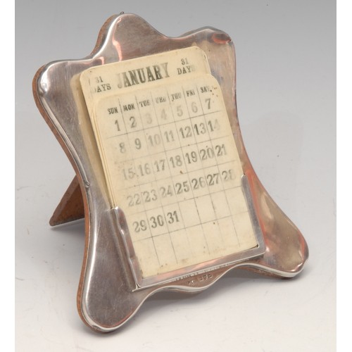 3104 - A George V silver shaped rectangular easel desk calendar, 10cm high, Chester 1923