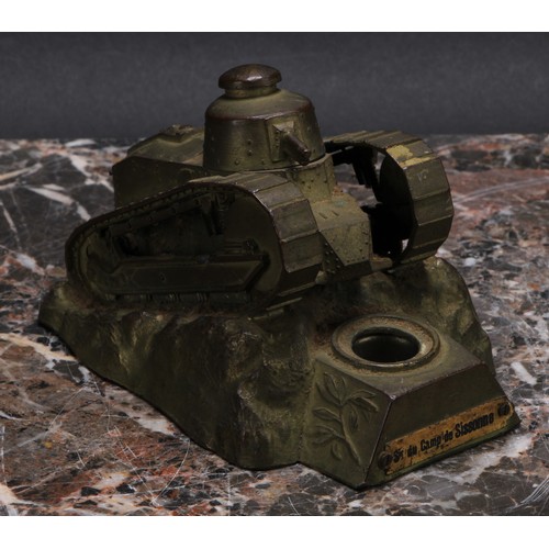 3094 - A French spelter novelty inkwell, cast as a World War One tank, by Richer, Paris, 14cm wide