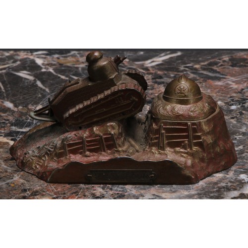 3095 - A French spelter novelty inkwell, cast as a World War One tank, Sir De Verdun, 12.5cm wide