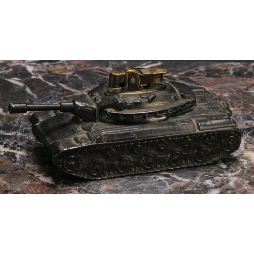 3096 - A French spelter novelty table lighter, as a tank, 14cm wide