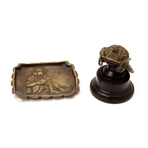 3117 - A Japanese brass ring tray, amusingly embossed with a monkey wearing spectacles, 8cm wide, early 20t... 