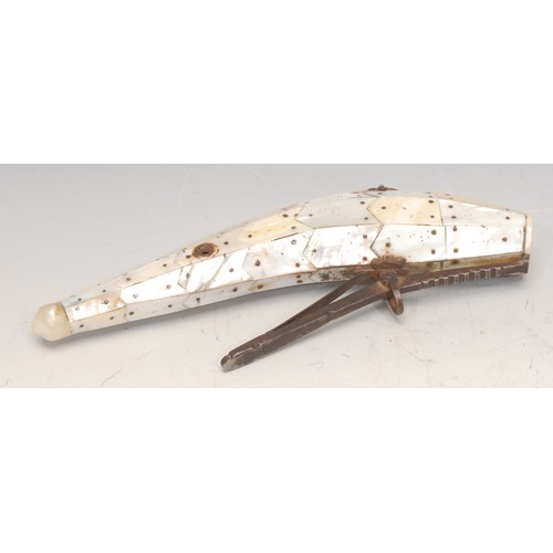 3227 - An Indian mother of pearl shot flask, sprung mechanism, Gujarat, 21.5cm long