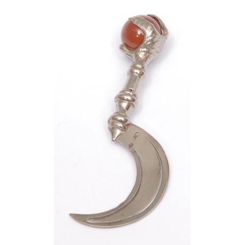 3199 - An early 20th century agate mounted novelty bookmark, crescent shaped blade, ball and claw haft, 8.5... 