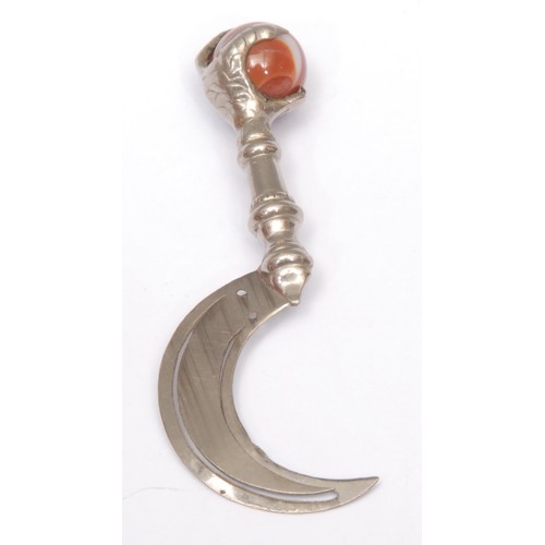 3199 - An early 20th century agate mounted novelty bookmark, crescent shaped blade, ball and claw haft, 8.5... 