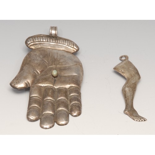 3172 - A South American silver coloured metal milagro votive, as a hand, the palm collett set with a turquo... 