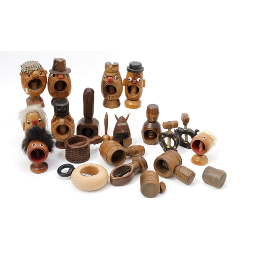 3609 - Nutcrackers - various, screw-action, novelty (20)