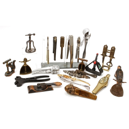 3607 - Nutcrackers - various, novelty, lever and screw-action (qty)