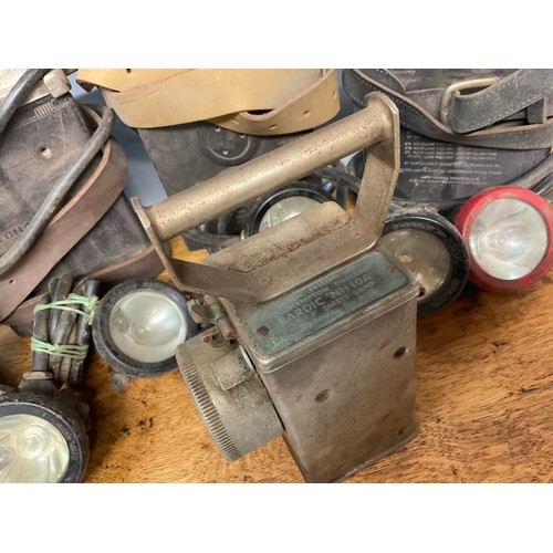 3253 - Coal Mining Interest - a miner's headlamp, Oldham & Son, Denton Manchester, with Lamp Type GT/GTL ba... 