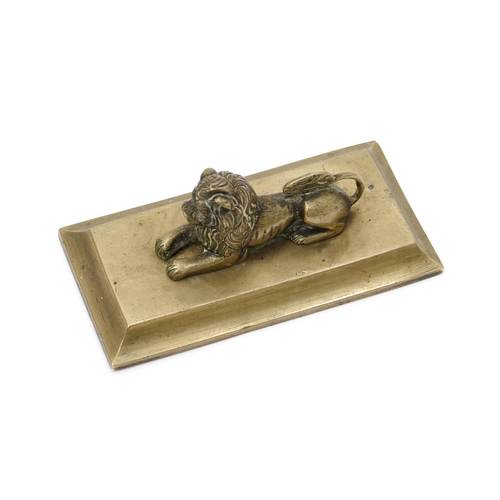 3162 - A Regency bronze desk weight, cast as a recumbent lion, spreading rectangular base, 13cm wide, c.182... 