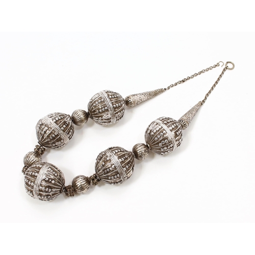 3143 - A Middle Eastern silver bead necklace, 61cm long overall, Yemen, early 20th century