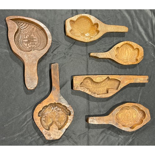 104 - Treen - 19th century French hand-carved butter moulds, comprising a cuckoo, a pineapple, etc (5)