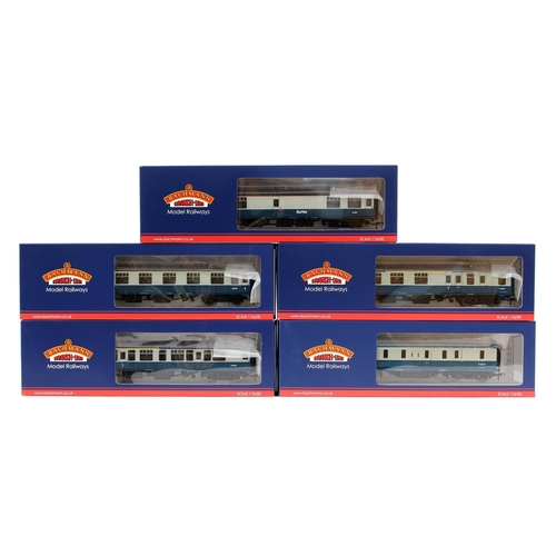 7243 - Bachmann Branch-Line Model Railways OO Gauge coaches, comprising 34-332 50ft ex-LMS full brake coach... 